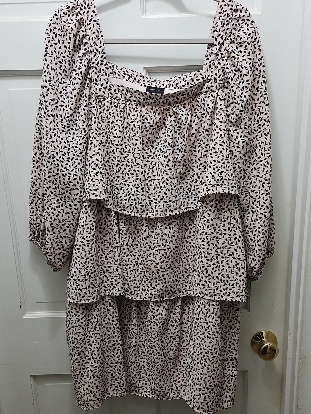 Who What Wear Tiered Flowy Square-Neck Women’s Dress in Blush Leaf Print